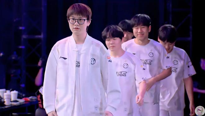 爱游戏官方网站-切尔西引发争议！，TheShy官方宣布持续失利新规全场沸腾不已(切尔西电竞)