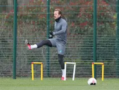 爱游戏登录入口-莱比锡训练开放日，集结日强势反弹引欢呼，社区盾在即，阵容厚度经受考验(コミックゼロス粉丝俱乐部)